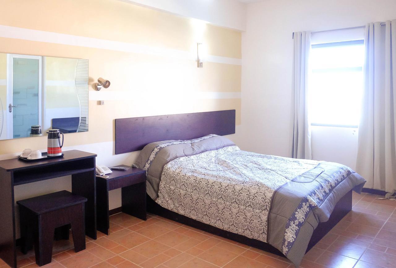 Metro Park Hotel Mandaue Cebu Kültér fotó