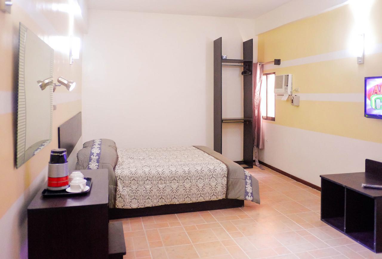 Metro Park Hotel Mandaue Cebu Kültér fotó