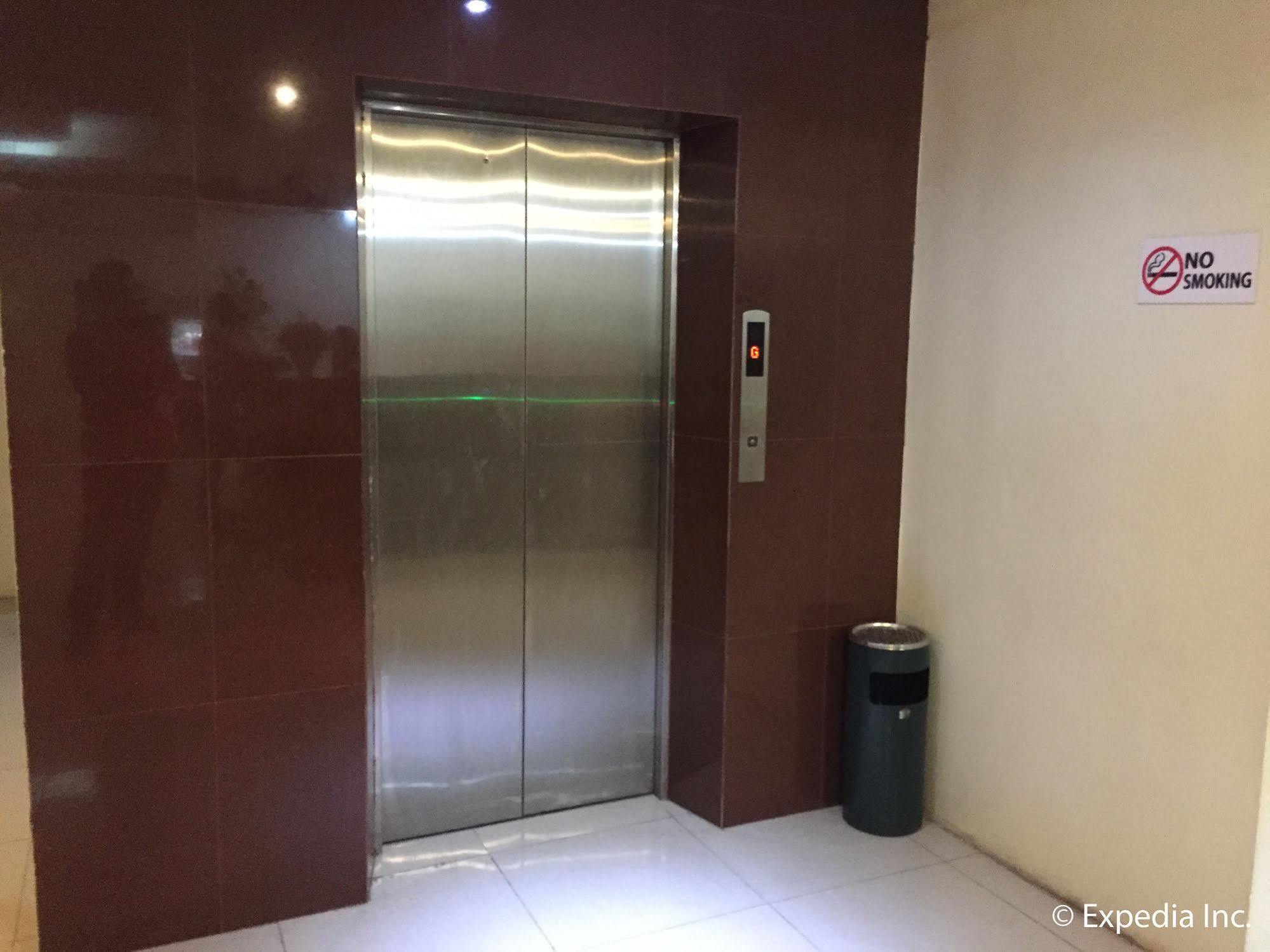 Metro Park Hotel Mandaue Cebu Kültér fotó